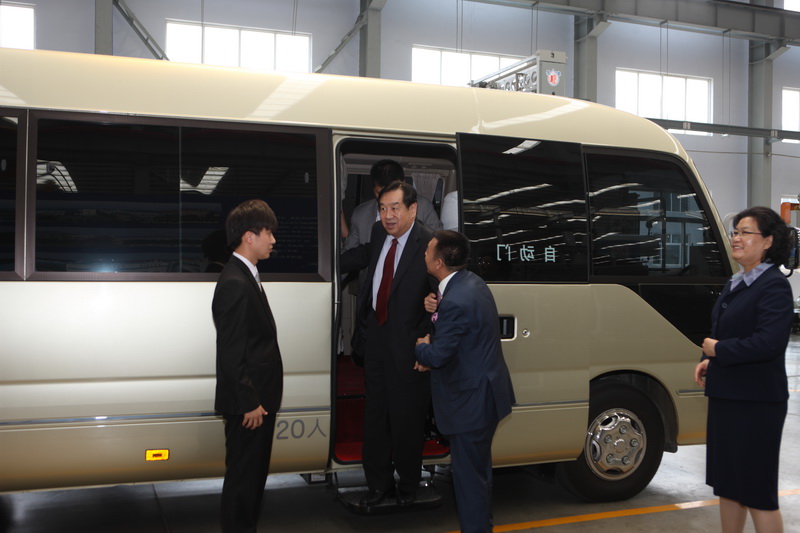 環(huán)境與資源保護委員會副主任李蒙來我公司參觀考察，景津